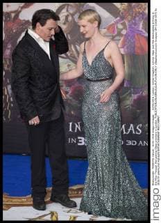 . 10 05 2016. London, United Kingdom. Johnny Depp and Mia Wasikowska arriving at the Alice Through the Looking Glass premiere in London.  xStephenxLockx xi-Imagesx IIM-12626-0072