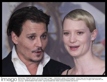 . 10 05 2016. London, United Kingdom. Johnny Depp and Mia Wasikowska arriving at the Alice Through the Looking Glass premiere in London.  xStephenxLockx xi-Imagesx IIM-12626-0073