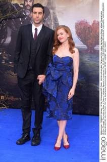 British actress Isla Fisher and film maker Sacha Baron Cohen attend the premiere of Alice Through The Looking Glass at Odeon, Leicester Square in London on May 10, 2016.  LON20160510129 RUNExHELLESTAD