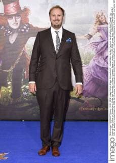 James Bobin bei der Premiere des Kinofilms Alice Through the Looking Glass Alice im Wunderland: Hinter den Spiegeln im Odeon Leicester Square. London, 10.05.2016 James Bobin  Foto:xS.xVasx xFuturexImage