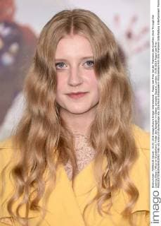Poppy Lee Friar bei der Premiere des Kinofilms Alice Through the Looking Glass Alice im Wunderland: Hinter den Spiegeln im Odeon Leicester Square. London, 10.05.2016 Poppy Lee Friar  Foto:xS.xVasx xFuturexImage