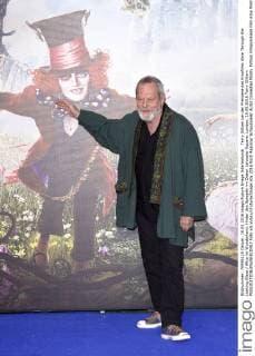 Terry Gilliam bei der Premiere des Kinofilms Alice Through the Looking Glass Alice im Wunderland: Hinter den Spiegeln im Odeon Leicester Square. London, 10.05.2016 Terry Gilliam  Foto:xS.xVasx xFuturexImage