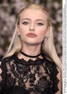 Alice Chater bei der Premiere des Kinofilms Alice Through the Looking Glass Alice im Wunderland: Hinter den Spiegeln im Odeon Leicester Square. London, 10.05.2016 Alice Chater  Foto:xS.xVasx xFuturexImage