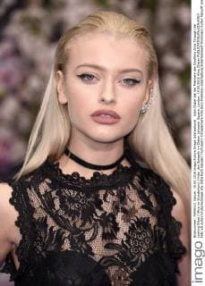 Alice Chater bei der Premiere des Kinofilms Alice Through the Looking Glass Alice im Wunderland: Hinter den Spiegeln im Odeon Leicester Square. London, 10.05.2016 Alice Chater  Foto:xS.xVasx xFuturexImage