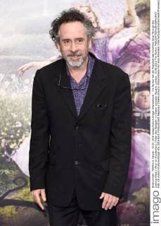 Tim Burton bei der Premiere des Kinofilms Alice Through the Looking Glass Alice im Wunderland: Hinter den Spiegeln im Odeon Leicester Square. London, 10.05.2016 Tim Burton  Foto:xS.xVasx xFuturexImage