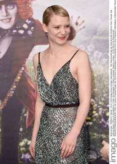Mia Wasikowska bei der Premiere des Kinofilms Alice Through the Looking Glass Alice im Wunderland: Hinter den Spiegeln im Odeon Leicester Square. London, 10.05.2016 Mia Wasikowska  Foto:xS.xVasx xFuturexImage
