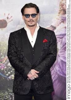 Johnny Depp bei der Premiere des Kinofilms Alice Through the Looking Glass Alice im Wunderland: Hinter den Spiegeln im Odeon Leicester Square. London, 10.05.2016 Johnny Depp  Foto:xS.xVasx xFuturexImage