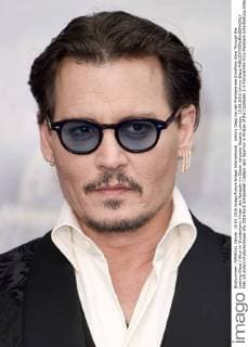 Johnny Depp bei der Premiere des Kinofilms Alice Through the Looking Glass Alice im Wunderland: Hinter den Spiegeln im Odeon Leicester Square. London, 10.05.2016 Johnny Depp  Foto:xS.xVasx xFuturexImage