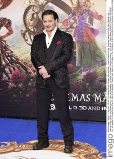 Johnny Depp bei der Premiere des Kinofilms Alice Through the Looking Glass Alice im Wunderland: Hinter den Spiegeln im Odeon Leicester Square. London, 10.05.2016 Johnny Depp  Foto:xS.xVasx xFuturexImage