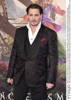 Johnny Depp bei der Premiere des Kinofilms Alice Through the Looking Glass Alice im Wunderland: Hinter den Spiegeln im Odeon Leicester Square. London, 10.05.2016 Johnny Depp  Foto:xS.xVasx xFuturexImage
