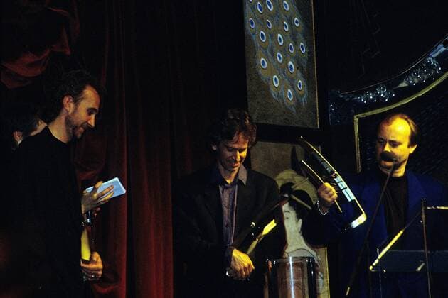 Genesis bekommen den Echo in der Kategorie Gruppe (Pop) international, v.li.: Mike Rutherford, Tony Banks und Phil Collins