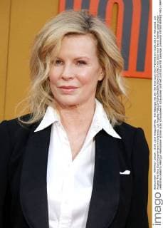 Kim Basinger bei der The Nice Guys Kino Premiere am 10.05.2016 in Hollywood, Los Angeles The Nice Guys Kinopremiere in Hollywood, Los Angeles 