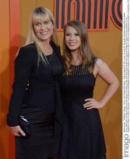 Author naturalist Terri Irwin (L) and her daughter actress conservationist Bindi Irwin attend the premiere of the motion picture comedy thriller The Nice Guys at the TCL Chinese Theatre in the Hollywood section of Los Angeles on May 10, 2016. Storyline: A private eye investigates the apparent suicide of a fading porn star in 1970s Los Angeles and uncovers a conspiracy.  LAP2016051072 JIMxRUYMEN