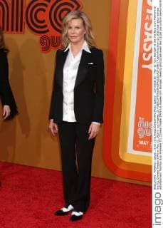 LOS ANGELES - MAY 10: Kim Basinger at the The Nice Guys Premiere at the TCL Chinese Theater IMAX on May 10, 2016 in Los Angeles, CA  KathyxHutchins