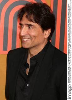 LOS ANGELES - MAY 10: Vincent Spano at the The Nice Guys Premiere at the TCL Chinese Theater IMAX on May 10, 2016 in Los Angeles, CA  KathyxHutchins