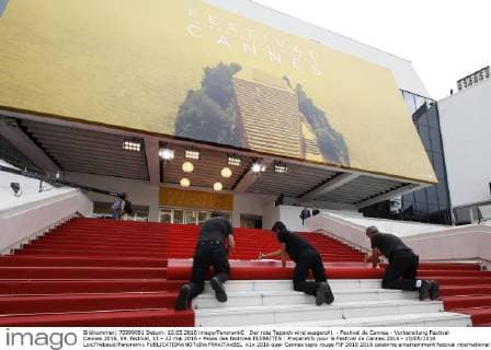 Der rote Teppich wird ausgerollt - Festival de Cannes - Vorbereitung Festival Cannes 2016, 69. festival, 11 - 22 mai 2016 - Palais des festivals ELEBRITES : Preparatifs pour le Festival de Cannes 2016 - 10 05 2016 LoicThebaud Panoramic 