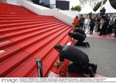 Der rote Teppich wird ausgerollt - Festival de Cannes - Vorbereitung Festival Cannes 2016, 69. festival, 11 - 22 mai 2016 - Palais des festivals ELEBRITES : Preparatifs pour le Festival de Cannes 2016 - 10 05 2016 LoicThebaud Panoramic 