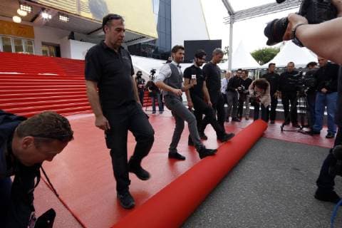 Der rote Teppich wird ausgerollt - Festival de Cannes - Vorbereitung Festival Cannes 2016, 69. festival, 11 - 22 mai 2016 - Palais des festivals ELEBRITES : Preparatifs pour le Festival de Cannes 2016 - 10 05 2016 LoicThebaud Panoramic 