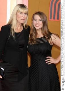 LOS ANGELES - MAY 10: Terri Irwin, Bindi Irwin at the The Nice Guys Premiere at the TCL Chinese Theater IMAX on May 10, 2016 in Los Angeles, CA  KathyxHutchins