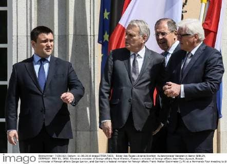Bilder des Tages Ukraine-Konflikt: AuÃŸenminister beraten in Berlin BERLIN, GERMANY. MAY 11, 2016. Ukraine s minister of foreign affairs Pavel Klimkin, France s minister of foreign affairs Jean-Marc Ayrault, Russia s minister of foreign affairs Sergei Lavrov, and Germany s federal minister for foreign affairs Frank Walter Steinmeier (L-R) at a Normandy Four meeting to discuss the situation in east Ukraine. Alexander Shcherbak TASS  TS02278F