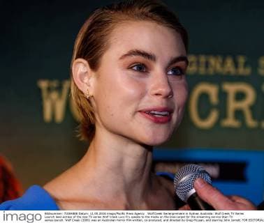 Wolf Creek Serienpremiere in Sydney Australia: Wolf Creek TV Series Launch lead actress of the new TV series Wolf Creek Lucy Fry speaks to the media on the blue carpet for the streaming service Stan TV series launch. Wolf Creek (2005) was an Australian horror film written, co-produced, and directed by Greg McLean, and starring John Jarratt. FOR EDITORIAL USE ONLY.Pacific Press Agency  HughxPeterswald