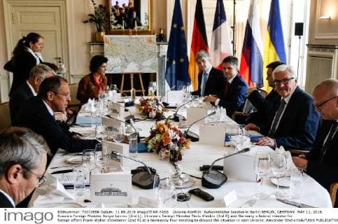 Ukraine-Konflikt: AuÃŸenminister beraten in Berlin BERLIN, GERMANY. MAY 11, 2016. Russia s Foreign Minister Sergei Lavrov (2nd L), Ukraine s Foreign Minister Pavlo Klimkin (3rd R) and Germany s federal minister for foreign affairs Frank Walter Steinmeier (2nd R) at a Normandy Four meeting to discuss the situation in east Ukraine. Alexander Shcherbak TASS  TS022895