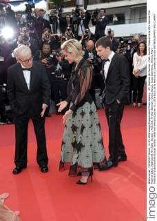 69. Festival de Cannes - Cafe Society Filmpremiere 69th Cannes Film Festival 2016, Red Carpet film Cafe Society . Pictured: Kristen Stewart (dress Gucci), Jesse Eisenberg, Woody Allen  AlbertoxTerenghi Cannes