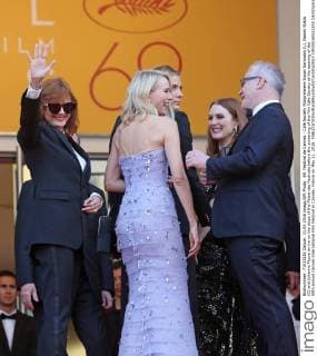 69. Festival de Cannes - Cafe Society Filmpremiere Susan Sarandon (L), Naomi Watts (C) and Julianne Moore arrive on the steps of the Palais des Festivals before the screening of the film Cafe Society at the opening of the 69th annual Cannes International Film Festival in Cannes, France on May 11, 2016.  CAN20160511830 DAVIDxSILPA