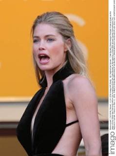 69. Festival de Cannes - Cafe Society Filmpremiere Doutzen Kroes arrives on the steps of the Palais des Festivals before the screening of the film Cafe Society at the opening of the 69th annual Cannes International Film Festival in Cannes, France on May 11, 2016.  CAN20160511835 DAVIDxSILPA