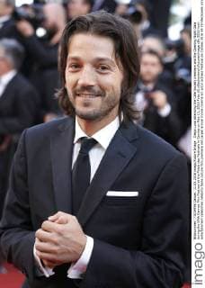 Diego Luna attending the Cafe Society premiere and the Opening Night Gala during the 69th Cannes Film Festival at the Palais des Festivals in Cannes on May 11, 2016 Foto:xD.xBedrosianx xFuturexImage