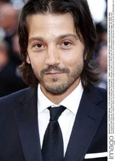 Diego Luna attending the Cafe Society premiere and the Opening Night Gala during the 69th Cannes Film Festival at the Palais des Festivals in Cannes on May 11, 2016 Foto:xD.xBedrosianx xFuturexImage
