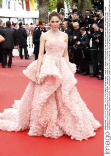 Araya A. Hargate attending the Cafe Society premiere and the Opening Night Gala during the 69th Cannes Film Festival at the Palais des Festivals in Cannes on May 11, 2016 Foto:xD.xBedrosianx xFuturexImage