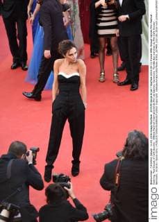 207499 Serge Arnal Starface 2016-05-11 France 69th Annual Cannes Film Festival. Opening. Red Carpet of Cafe Society . 69ème Festival International du film de Cannes. Ouverture. Montée des marches du film Cafe Society . Beckham, Victoria ( Spice Girls )  Copyright: xSergexArnalx xStarfacex STAR_207499_032