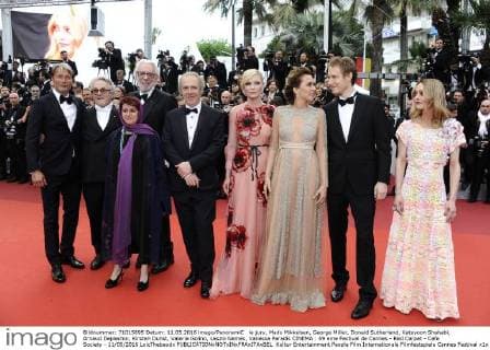 le jury, Mads Mikkelsen, George Miller, Donald Sutherland, Katayoon Shahabi, Arnaud Deplechin, Kirsten Dunst, Valeria Golino, Laszlo Nemes, Vanessa Paradis CINEMA : 69 eme Festival de Cannes - Red Carpet - Cafe Society - 11 05 2016 LoicThebaudx 