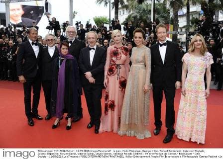 le jury, Mads Mikkelsen, George Miller, Donald Sutherland, Katayoon Shahabi, Arnaud Deplechin, Kirsten Dunst, Valeria Golino, Laszlo Nemes, Vanessa Paradis CINEMA : 69 eme Festival de Cannes - Red Carpet - Cafe Society - 11 05 2016 LoicThebaudx 