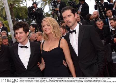 207496 De Rosa-Garcia Starface 2016-05-11 Cannes France 69th Annual Cannes Film Festival. Opening. Red Carpet of Cafe Society . 69ème Festival International du film de Cannes. Ouverture. Montée des marches du film Cafe Society . Poupaud, Melvil; Efira, Virginie; Lacoste, Vincent  Copyright: xDexRosa-Garciax xStarfacex STAR_207496_305