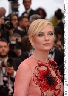 207496 De Rosa-Garcia Starface 2016-05-11 Cannes France 69th Annual Cannes Film Festival. Opening. Red Carpet of Cafe Society . 69ème Festival International du film de Cannes. Ouverture. Montée des marches du film Cafe Society . Dunst, Kirsten  Copyright: xDexRosa-Garciax xStarfacex STAR_207496_321