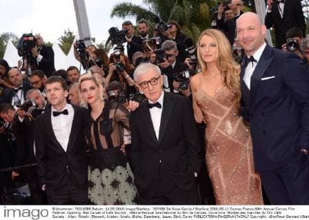207496 De Rosa-Garcia Starface 2016-05-11 Cannes France 69th Annual Cannes Film Festival. Opening. Red Carpet of Cafe Society . 69ème Festival International du film de Cannes. Ouverture. Montée des marches du film Cafe Society . Allen, Woody; Stewart, Kristen; Lively, Blake; Eisenberg, Jesse; Stoll, Corey  Copyright: xDexRosa-Garciax xStarfacex STAR_207496_324
