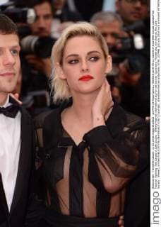 207496 De Rosa-Garcia Starface 2016-05-11 Cannes France 69th Annual Cannes Film Festival. Opening. Red Carpet of Cafe Society . 69ème Festival International du film de Cannes. Ouverture. Montée des marches du film Cafe Society . Stewart, Kristen  Copyright: xDexRosa-Garciax xStarfacex STAR_207496_330