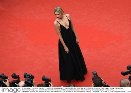 207498 Clément Prioli Starface 2016-05-11 Cannes France 69th Annual Cannes Film Festival. Opening. View from the CineFondation terrass. Red Carpet of Cafe Society . 69ème Festival International du film de Cannes. Ouverture. Montée des marches du film Cafe Society depuis la terrasse de la CineFondation (Palais). Donaldson, Lily  Copyright: xClémentxPriolix STAR_207498_001