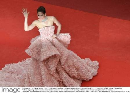 207498 Clément Prioli Starface 2016-05-11 Cannes France 69th Annual Cannes Film Festival. Opening. View from the CineFondation terrass. Red Carpet of Cafe Society . 69ème Festival International du film de Cannes. Ouverture. Montée des marches du film Cafe Society depuis la terrasse de la CineFondation (Palais). Hargate, Araya Alberta  Copyright: xClémentxPriolix STAR_207498_002