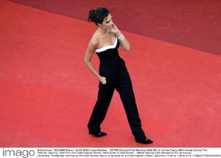 207498 Clément Prioli Starface 2016-05-11 Cannes France 69th Annual Cannes Film Festival. Opening. View from the CineFondation terrass. Red Carpet of Cafe Society . 69ème Festival International du film de Cannes. Ouverture. Montée des marches du film Cafe Society depuis la terrasse de la CineFondation (Palais). Beckham, Victoria ( Spice Girls )  Copyright: xClémentxPriolix STAR_207498_068