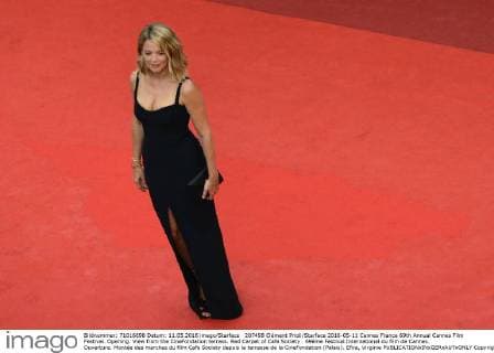 207498 Clément Prioli Starface 2016-05-11 Cannes France 69th Annual Cannes Film Festival. Opening. View from the CineFondation terrass. Red Carpet of Cafe Society . 69ème Festival International du film de Cannes. Ouverture. Montée des marches du film Cafe Society depuis la terrasse de la CineFondation (Palais). Efira, Virginie  Copyright: xClémentxPriolix STAR_207498_078