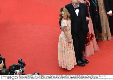 207498 Clément Prioli Starface 2016-05-11 Cannes France 69th Annual Cannes Film Festival. Opening. View from the CineFondation terrass. Red Carpet of Cafe Society . 69ème Festival International du film de Cannes. Ouverture. Montée des marches du film Cafe Society depuis la terrasse de la CineFondation (Palais). Paradis, Vanessa  Copyright: xClémentxPriolix STAR_207498_082