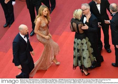 207498 Clément Prioli Starface 2016-05-11 Cannes France 69th Annual Cannes Film Festival. Opening. View from the CineFondation terrass. Red Carpet of Cafe Society . 69ème Festival International du film de Cannes. Ouverture. Montée des marches du film Cafe Society depuis la terrasse de la CineFondation (Palais). Stewart, Kristen; Lively, Blake  Copyright: xClémentxPriolix STAR_207498_089