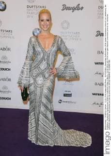 DUFTSTARS -Deutscher Parfumpreis 2016 Isabel Edvardsson Ankunft zur Verleihung der Duftstars- Deutscher Parfumpreis 2016 im Kraftwerk Mitte in Berlin, 12.05.2016