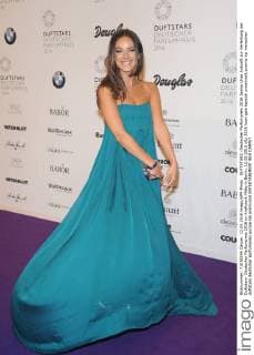 DUFTSTARS -Deutscher Parfumpreis 2016 Janina Uhse Ankunft zur Verleihung der Duftstars- Deutscher Parfumpreis 2016 im Kraftwerk Mitte in Berlin, 12.05.2016