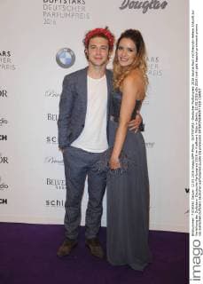 DUFTSTARS -Deutscher Parfumpreis 2016 Jascha Rust mit Freundin Helene Ankunft zur Verleihung der Duftstars- Deutscher Parfumpreis 2016 im Kraftwerk Mitte in Berlin, 12.05.2016