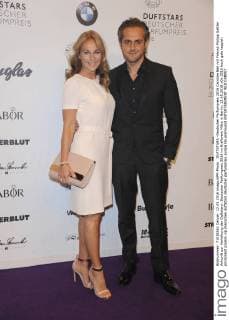 DUFTSTARS -Deutscher Parfumpreis 2016 Caroline Beil mit Freund Philipp Sattler Ankunft zur Verleihung der Duftstars- Deutscher Parfumpreis 2016 im Kraftwerk Mitte in Berlin, 12.05.2016