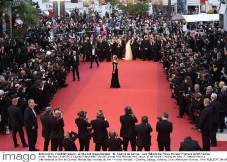 69. Festival de Cannes - Julia Roberts bei Money Monster Premiere 207547 Serge Arnal Starface 2016-05-12 Cannes France 69th Annual Cannes Film Festival. Red Carpet of the movie « Money Monster » . 69ème Festival International du film de Cannes. Montée des marches du film « Money Monster » Clooney, George; Roberts, Julia; Alamuddin-Clooney, Amal  Copyright: xSergexArnalx xStarfacex STAR_207547_037